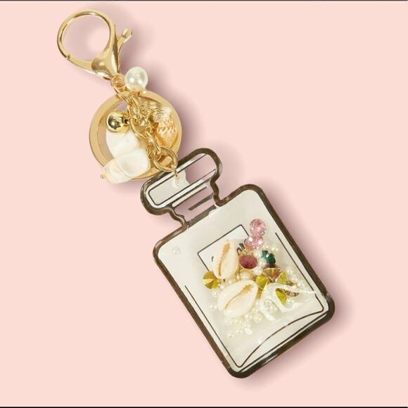 3/$25❗️Shell and Faux Pearl Charm Keychain - Picture 1 of 3